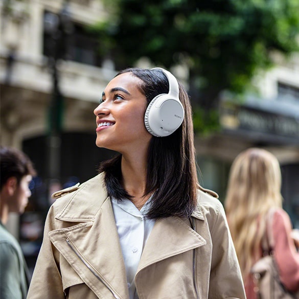 Auriculares circumaurales - Desconéctate completamente del mundo con los auriculares circumaurales. Este tipo de auricular queda completamente por encima de la oreja protegiéndola de cualquier ruido exterior. Los mejores auriculares para disfrutar de tu música sin interrupciones.