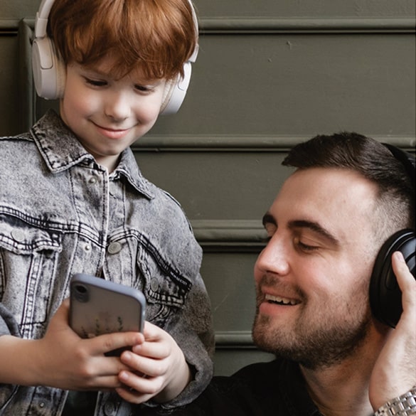 Auriculares circumaurales - Desconéctate completamente del mundo con los auriculares circumaurales. Este tipo de auricular queda completamente por encima de la oreja protegiéndola de cualquier ruido exterior. Los mejores auriculares para disfrutar de tu música sin interrupciones.